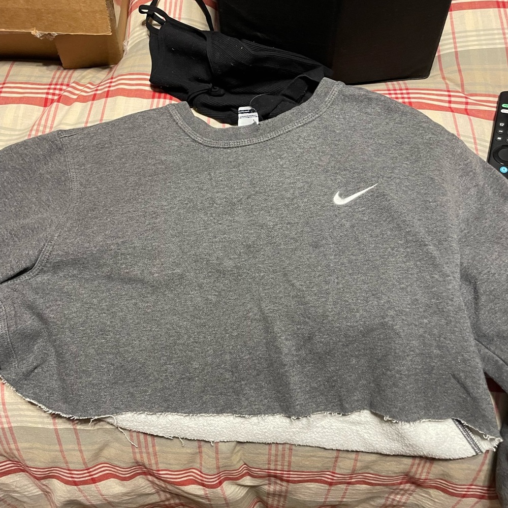 Cropped Nike crew neck